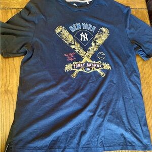 Tommy Bahama NY Yankees T Shirt, Large